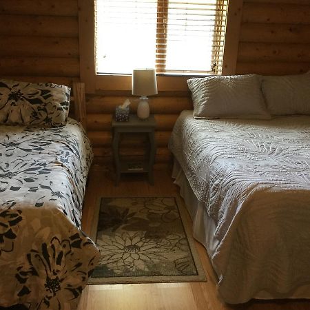 Folding Mountain B & B Форт Нелсън Екстериор снимка