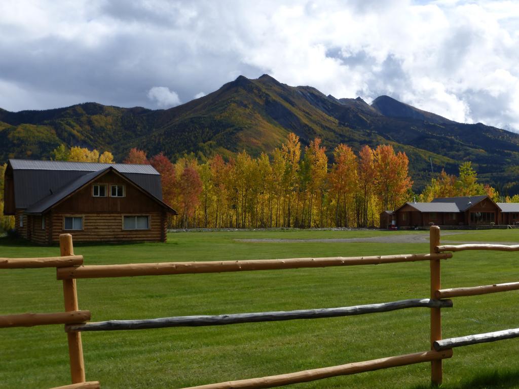Folding Mountain B & B Форт Нелсън Екстериор снимка