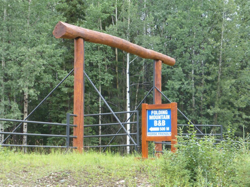 Folding Mountain B & B Форт Нелсън Екстериор снимка