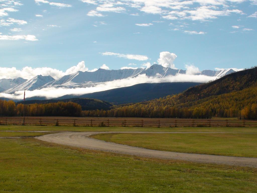 Folding Mountain B & B Форт Нелсън Екстериор снимка