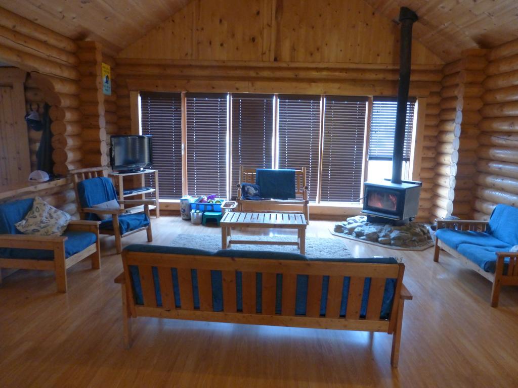 Folding Mountain B & B Форт Нелсън Екстериор снимка