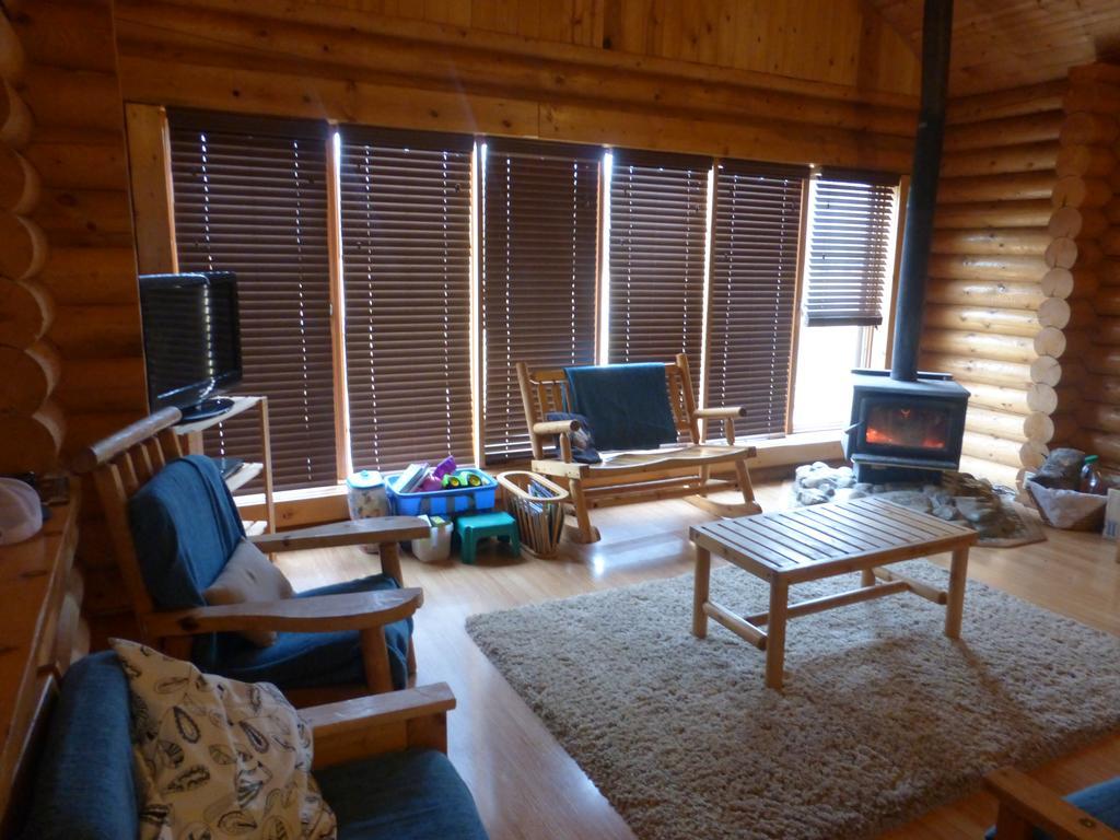 Folding Mountain B & B Форт Нелсън Екстериор снимка