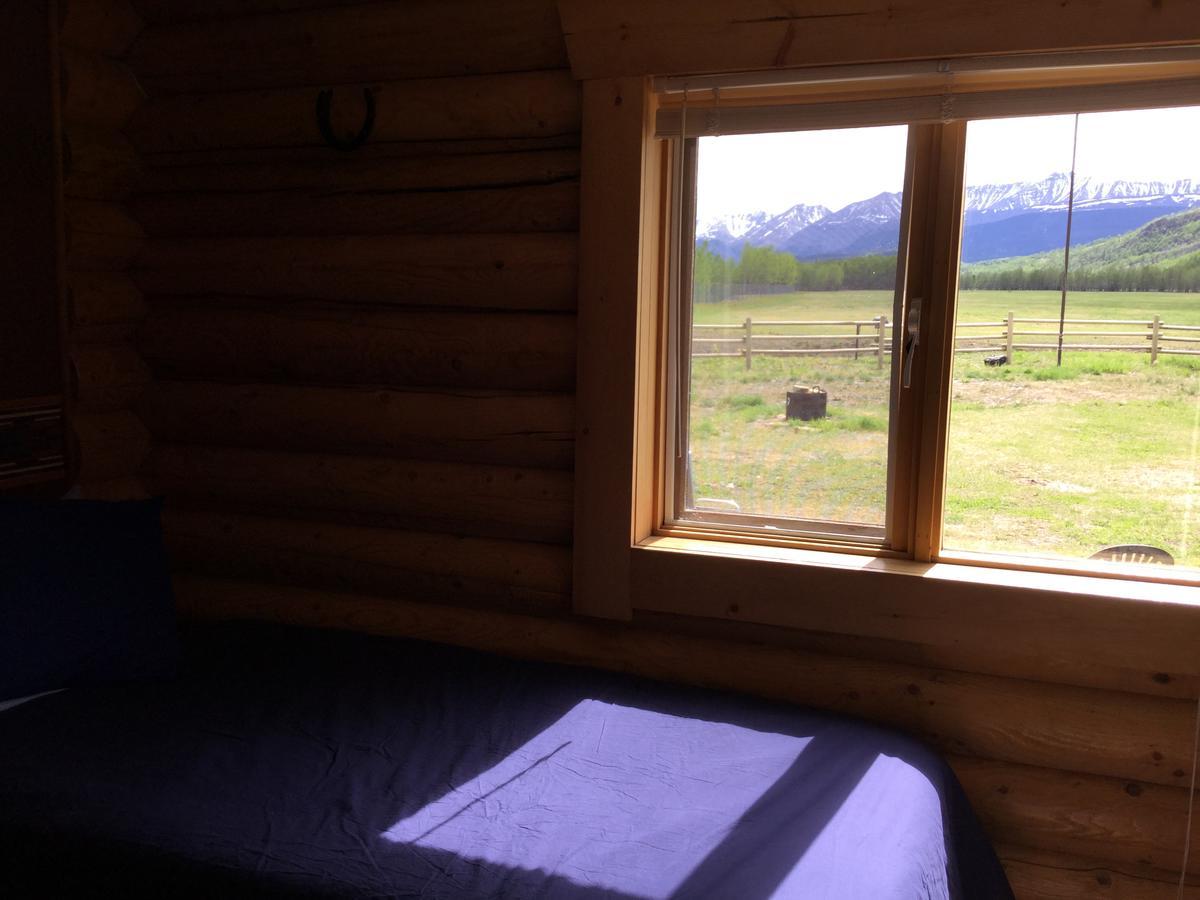Folding Mountain B & B Форт Нелсън Екстериор снимка