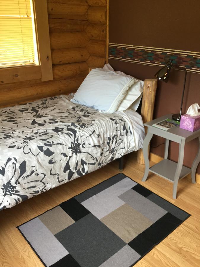 Folding Mountain B & B Форт Нелсън Екстериор снимка