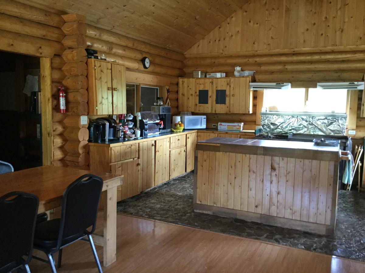 Folding Mountain B & B Форт Нелсън Екстериор снимка