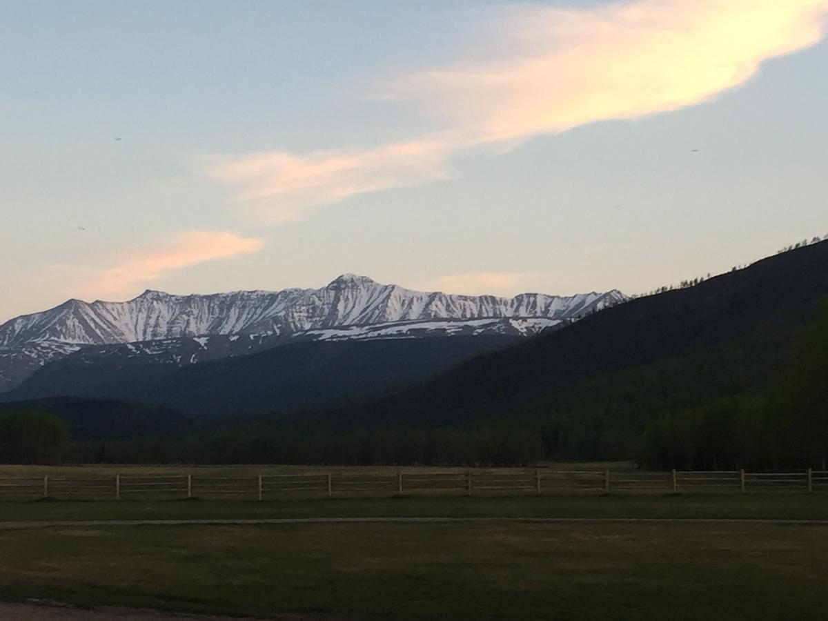 Folding Mountain B & B Форт Нелсън Екстериор снимка