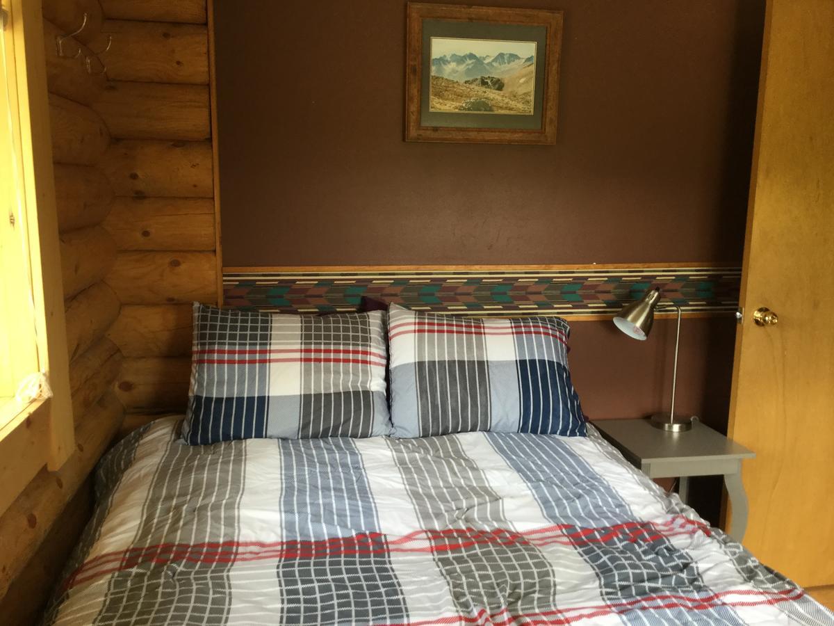 Folding Mountain B & B Форт Нелсън Екстериор снимка