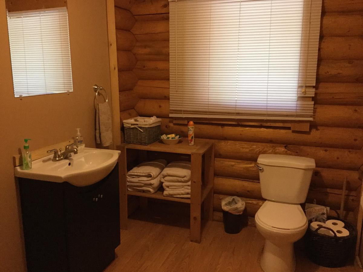 Folding Mountain B & B Форт Нелсън Екстериор снимка