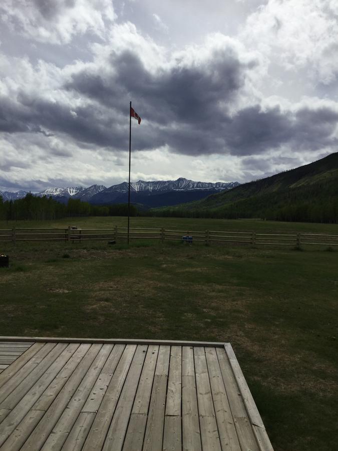 Folding Mountain B & B Форт Нелсън Екстериор снимка