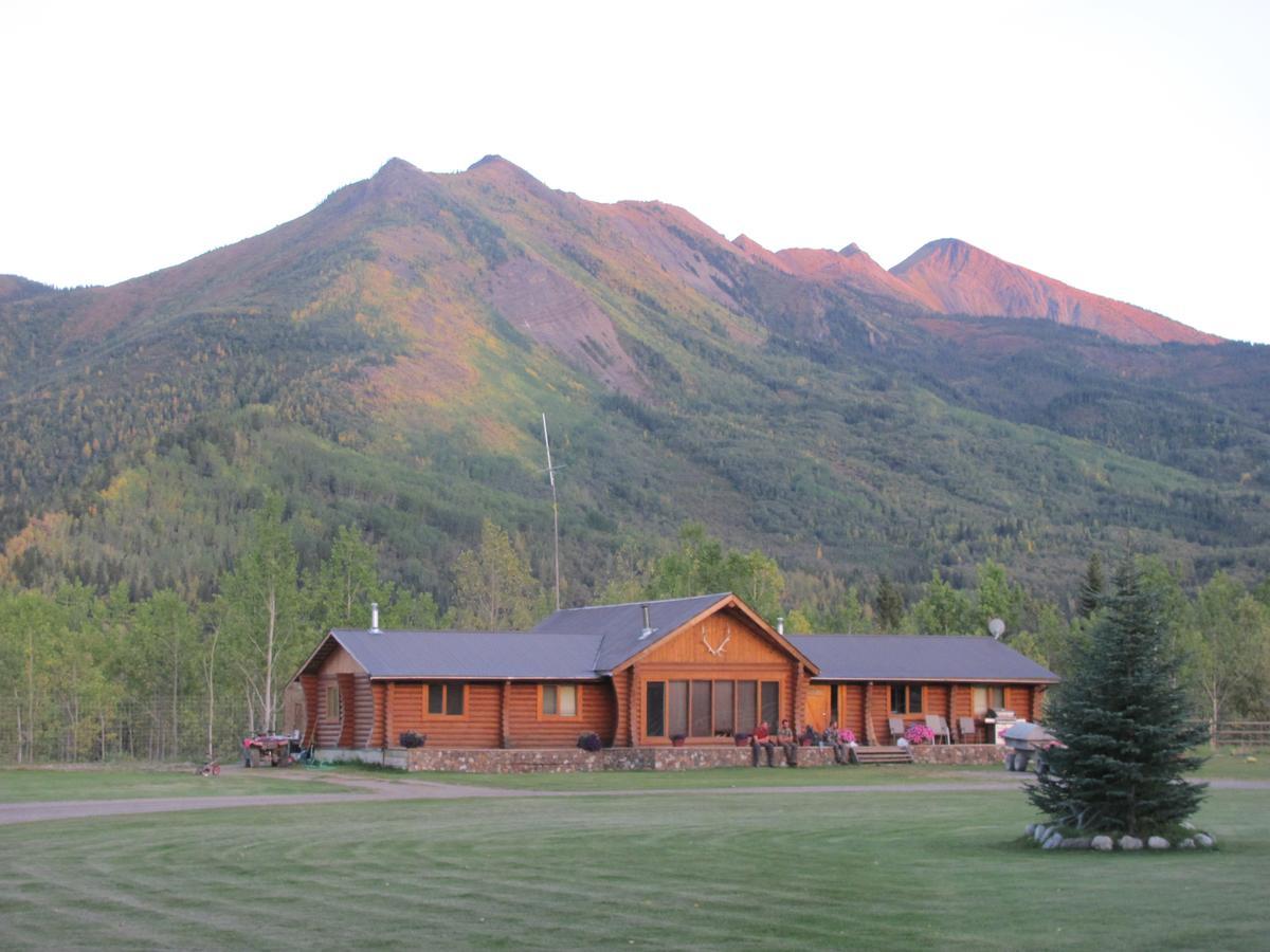 Folding Mountain B & B Форт Нелсън Екстериор снимка