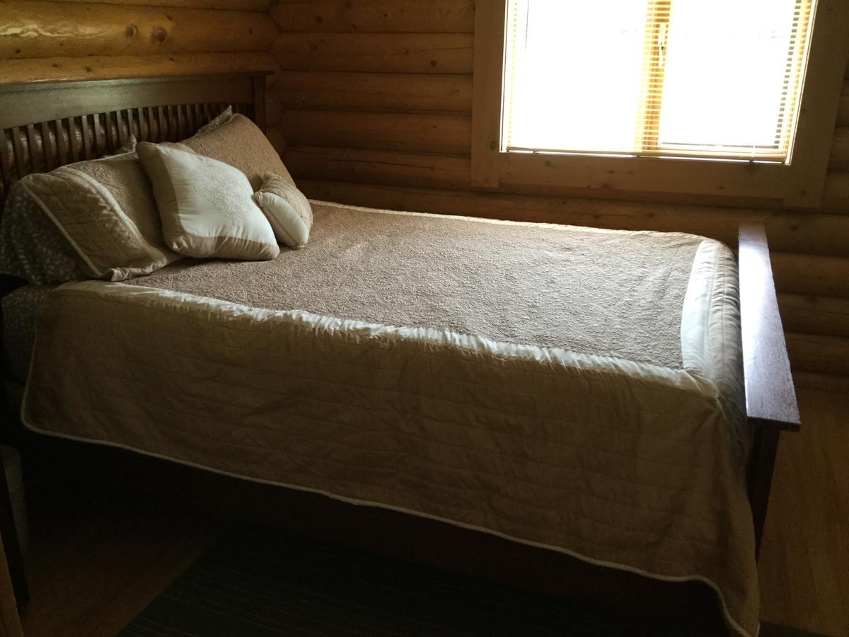 Folding Mountain B & B Форт Нелсън Екстериор снимка