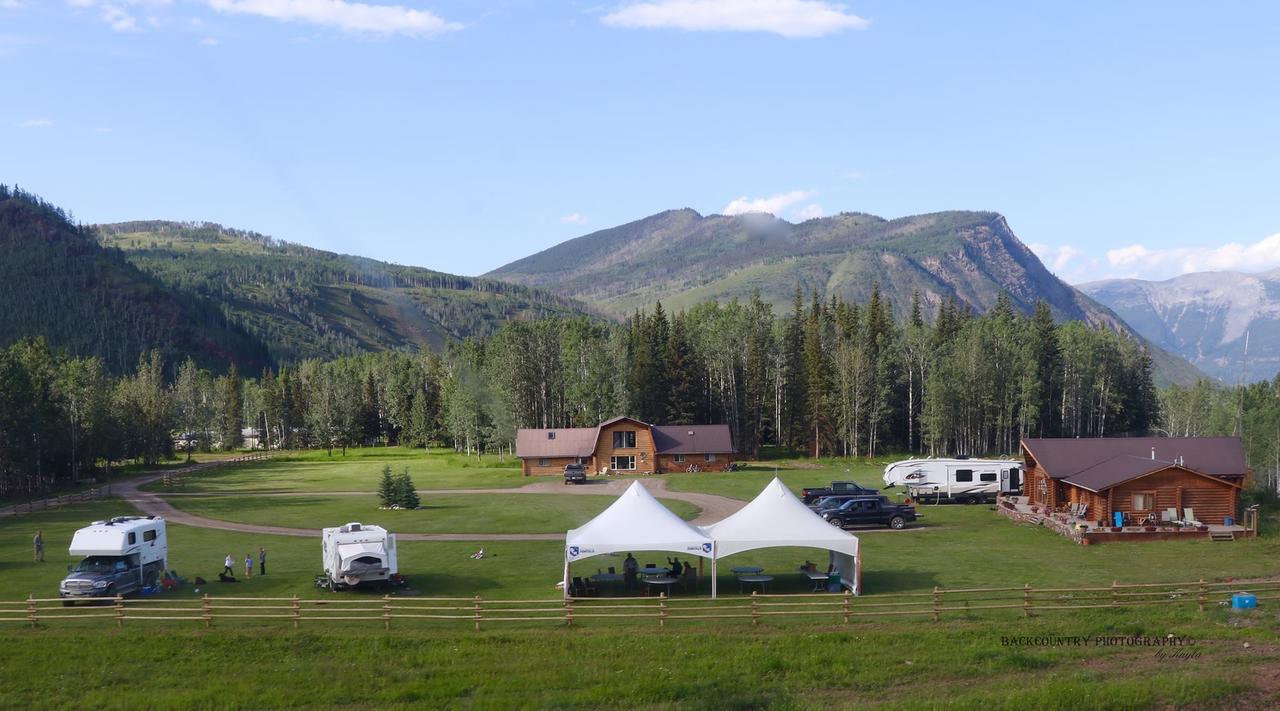 Folding Mountain B & B Форт Нелсън Екстериор снимка