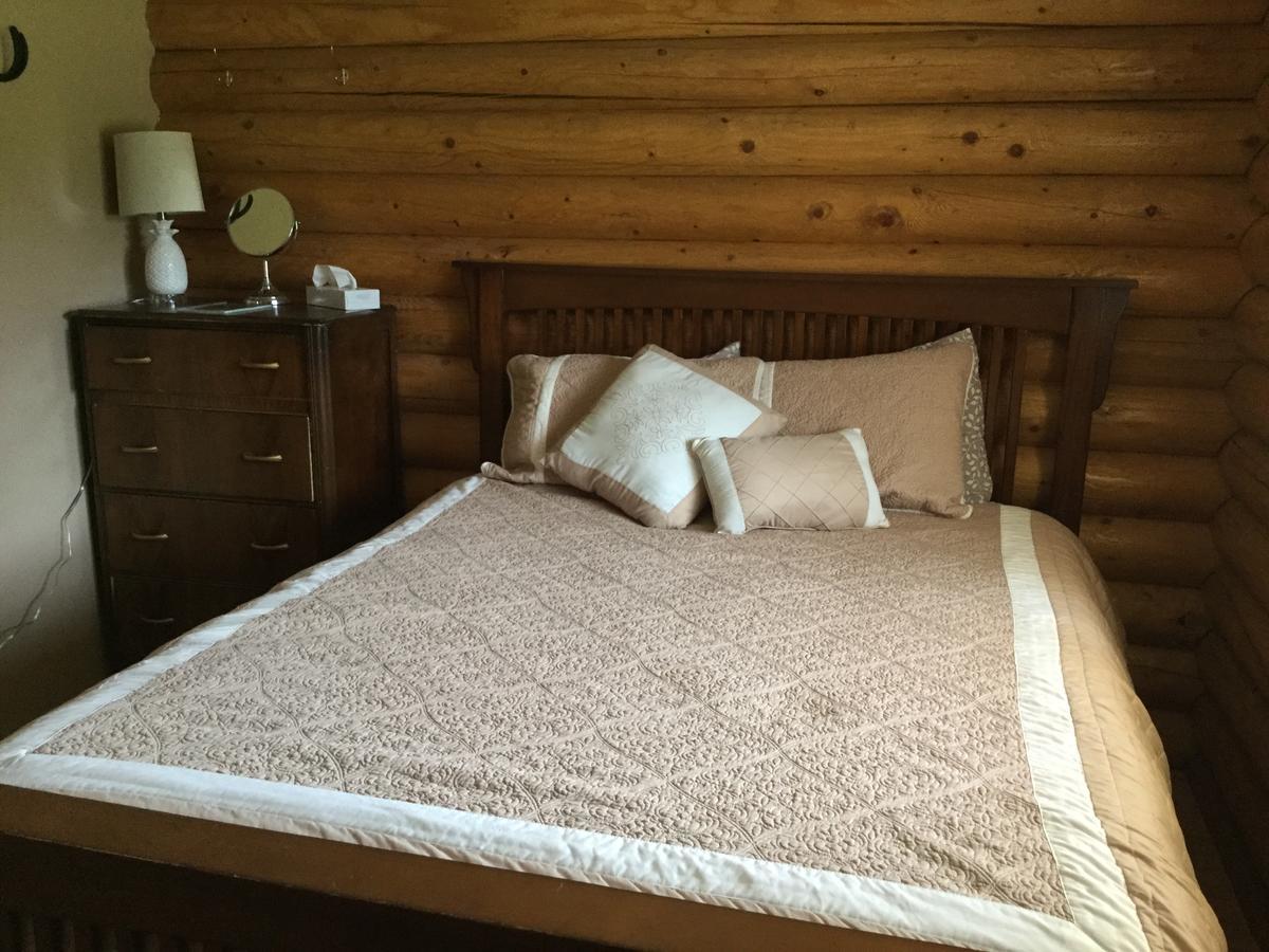 Folding Mountain B & B Форт Нелсън Екстериор снимка